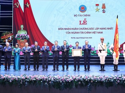 Tổng Bí thư Tô Lâm trao Huân chương Độc lập hạng Nhất cho Bộ Kl991.com nạp rút nhanh 