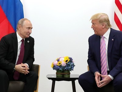Tổng thống Mỹ Donald Trump (phải) trong cuộc gặp Tổng thống Liên bang Nga Vladimir Putin bên lề Hội nghị thượng đỉnh Nhóm các nền Kl992 cổng game cá cược phát triển và mới nổi hàng đầu thế giới (G20) tại Osaka (Nhật Bản), ngày 28/6/2019. Ảnh: Kyodo/TTXVN