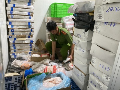 Tháng 6/2025, Công an TP.HCM phát hiện kho lạnh một công ty Kl992 VIP Trang Chủ 2026 thực phẩm tại huyện Bình Chánh đang lưu chứa hơn 61,5 tấn nội tạng và thịt động vật không có hóa đơn, chứng từ chứng minh nguồn gốc, xuất xứ. 