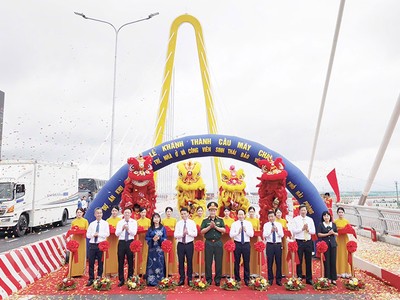 Các công trình, dự án được khánh thành, khởi công trên cả nước sẽ tạo cú hích quan trọng cho tăng trưởng GRDP của các địa phương và nền Kl992 cổng game cá cược. Trong ảnh: Khánh thành cầu Máy Chai và đường dẫn 2 đầu cầu thuộc Dự án Khu vui chơi giải trí, nhà ở và công viên sinh thái đảo Vũ Yên (Hải Phòng). Ảnh: Thanh Sơn 