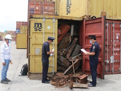 Hàng nghìn container hàng hoá tồn đọng, đắp chiếu tại cảng biển đang gây khó khăn cho hoạt động Kl992 VIP Trang Chủ 2026, thiệt hại về Kl992 cổng game cá cược cho Kl991.com World Cup 2026 Chính Thức và gây ô nhiễm môi trường.