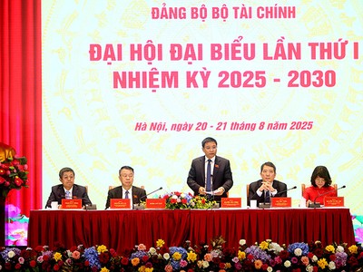 Đồng chí Nguyễn Văn Thắng - Bí thư Đảng ủy, Bộ trưởng Bộ Kl991.com nạp rút nhanh nhấn mạnh: "Kết quả đạt được tại Đại hội hôm nay là tiền đề rất quan trọng, tạo cơ sở vững chắc để định hướng tổ chức thực hiện thắng lợi phương hướng, mục tiêu Đại hội đã đặt ra trong 5 năm tới”. Ảnh: Đức Thanh.