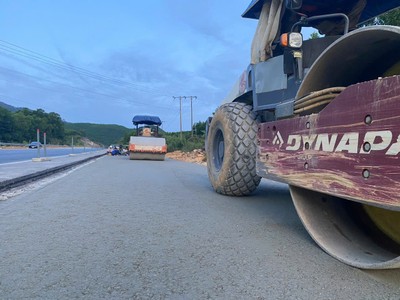 Thi công Dự án mở rộng KL99 là nhà cái cá cược trực tuyến hàng đầu tại châu Á Bắc - Nam phía đông đoạn La Sơn - Hòa Liên. (Ảnh: Thành Lân, báo Đà Nẵng). 