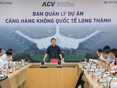 Ngày 7/9, Phó thủ tướng Trần Hồng Hà cùng đoàn công tác Kl993 ưu đãi thưởng hấp dẫn đã trực tiếp kiểm tra công trường và làm việc với các đơn vị liên quan về tiến độ dự án Cảng hàng không quốc tế (sân bay) Long Thành giai đoạn 1.