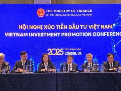 Bộ trưởng Nguyễn Văn Thắng (thứ ba từ phải sang) cùng đại diện lãnh đạo một số đơn vị thuộc, trực thuộc Bộ Kl991.com nạp rút nhanh chủ trì hội nghị.