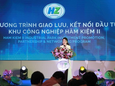 Bà Dương Thị Kiều Anh, Phó Chủ tịch HĐQT HZ Group, Phó chủ tịch HĐQT Công ty Cổ phần Kl99ok phiên bản mới Bình Tân cho biết, Hàm Kiệm II còn được định hướng trở thành một trung tâm công nghiệp - logistics tích hợp, phục vụ cho sự phát triển lâu dài của cả vùng. Ảnh: Trọng Tín.