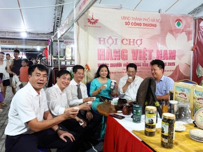 UBND Thành phố Hà Nội vừa ban hành Công văn số 5131/UBND-KT về việc triển khai thực hiện các biện pháp điều hành, bình ổn giá trên địa bàn Thành phố những tháng cuối năm 2025. Ảnh: Minh Thắng.