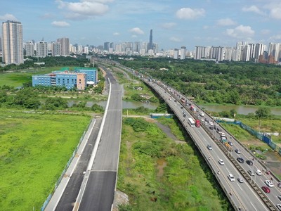 TP.HCM nhìn nhận liên kết vùng và quản trị vùng tuy đã cải thiện nhưng cơ chế phân cấp, điều phối chưa đủ mạnh. Lợi ích Kl992 cổng game cá cược của từng địa phương bó buộc theo địa giới hành chính làm phân tán nguồn lực. Ảnh: Lê Toàn