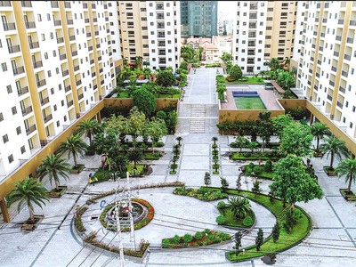 Khu tái định cư Bình Khánh vẫn còn nhiều tòa nhà bỏ hoang thời gian dài.