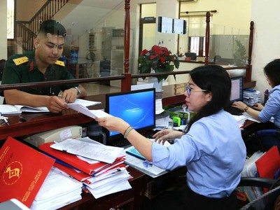 Kho bạc 99Kl99 trực tiếp đá gà làm việc cả cuối tuần để kịp chi trả chế độ, chính sách. Các bộ, ngành và địa phương đã hoàn thành việc chi trả chế độ, chính sách cho cán bộ, công chức dôi dư sau sắp xếp tổ chức, bảo đảm kịp thời, đúng quy định.