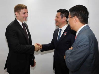 Bộ trưởng Nguyễn Hồng Diên và Thứ trưởng Jacob Helberg thảo luận về quan hệ hợp tác Kl992 cổng game cá cược, thương mại. 