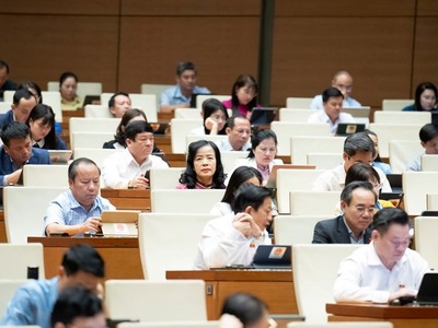 Một phiên họp toàn thể tại Kỳ họp thứ 10 của Quốc hội. 