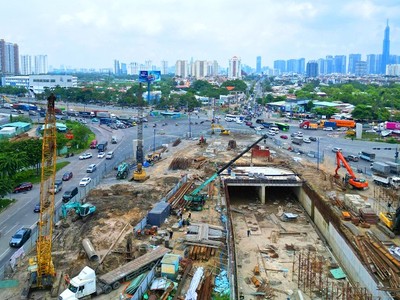 Dự án nút giao An Phú đang tăng tốc thi công để tăng tỷ lệ giải ngân vốn vào cuối năm - Ảnh: Lê Toàn