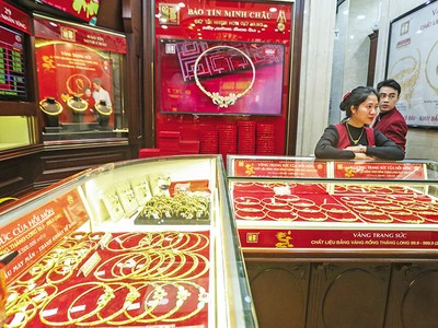 Giá vàng cao ảnh hưởng rất lớn đến tín dụng. Ảnh: Đức Thanh 