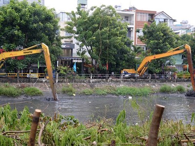 Thi công dự án cải tạo môi trường, xây dựng Kl99kl ưu đãi độc quyền rạch Xuyên Tâm. Ảnh: Lê Minh