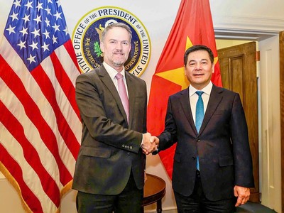 Trưởng Đại diện Thương mại Mỹ, Jamieson Greer và Bộ trưởng Nguyễn Hồng Diên, Trưởng đoàn đàm phán Kl993 ưu đãi thưởng hấp dẫn.