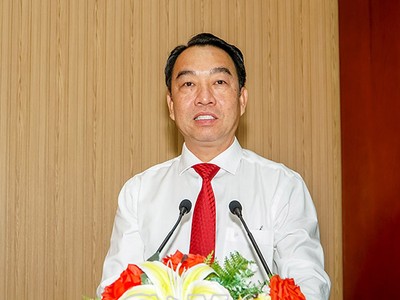 Tân Chủ tịch UBND tỉnh Cà Mau Lữ Quang Ngời phát biểu nhân nhiệm vụ mới. Ảnh: Baocamau online