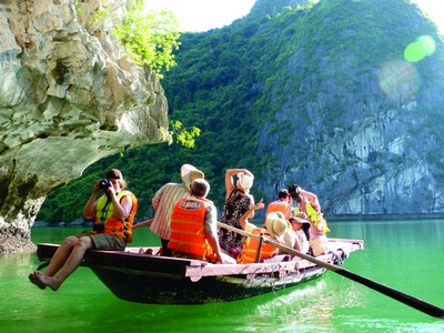 Du lịch Hạ Long phát triển mạnh mẽ. Nguồn Internet