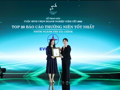 Bà Nguyễn Thị Thanh Hương, Phó tổng giám đốc Kl992 cổng game cá cược - Kl991.com nạp rút nhanh, đại diện EVNGENCO3 nhận giải thưởng Top20 Báo cáo thường niên tốt nhất - nhóm ngành phi Kl991.com nạp rút nhanh