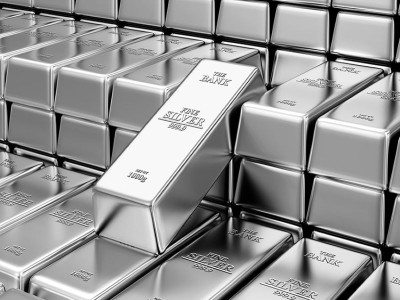 Bạc thiết lập đỉnh mới trong lịch sử nhờ kho dự trữ cạn kiệt 