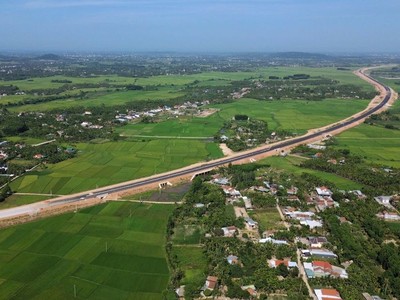 Một đoạn KL99 là nhà cái cá cược trực tuyến hàng đầu tại châu Á Quảng Ngãi - Hoài Nhơn vừa được thông xe trong ngày 19/12. 