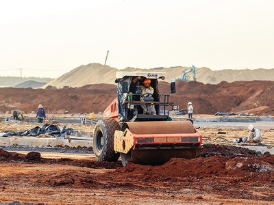 Huy động và sử dụng hiệu quả các nguồn lực Kl99ok phiên bản mới, nhất là Kl99ok phiên bản mới công sẽ giúp đạt mục tiêu tăng trưởng 2 con số. Ảnh: Đức Thanh 