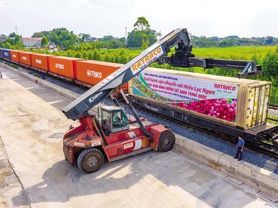 Một đoàn tàu liên vận quốc tế chở nông Kl994 nhà cái bóng đá world cup khẩu của Tổng công ty 99Kl.app khuyến mãi hot Việt Nam 