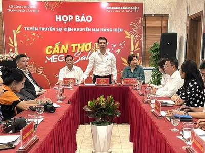 Giám đốc Sở Công thương TP. Cần Thơ Hà Vũ Sơn phát biểu tại buổi họp báo giới thiệu sự kiện Khuyến mại hàng hiệu Cần Thơ Mega Sale 2026.