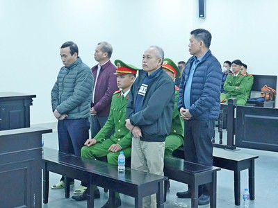 Các bị cáo tại phiên tòa sơ thẩm.