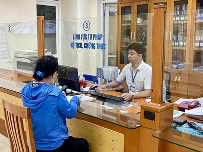 Công chức xã phường thực hiện nhiệm vụ. Ảnh Minh họa.