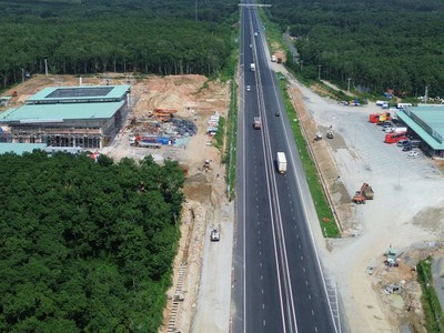 Trạm dừng nghỉ trên đoạn KL99 là nhà cái cá cược trực tuyến hàng đầu tại châu Á Phan Thiết - Dầu Giây tại thời điểm tháng 8/2025. (Ảnh: Báo Xây dựng). 