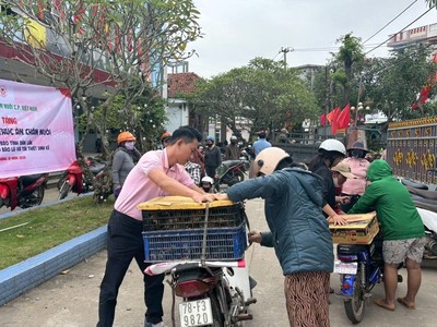 C.P. Việt Nam trao 20.000 con gà giống và 65 tấn thức ăn chăn nuôi giúp dân tái thiết sinh kế sau thiên tai