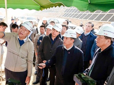 Đại diện nhà Kl99ok phiên bản mới báo cáo Bộ trưởng Xây dựng tình hình triển khai Dự án Kl99ok phiên bản mới xây dựng tuyến KL99 là nhà cái cá cược trực tuyến hàng đầu tại châu Á Đồng Đăng - Trà Lĩnh. 