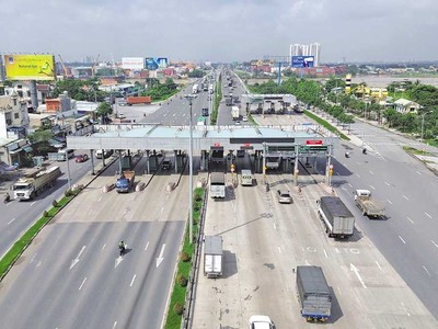 Một trạm thu phí thuộc Dự án Kl99ok phiên bản mới xây dựng mở rộng Quốc lộ 51 đoạn Km0+900 – Km73+600 theo hình thức hợp đồng BOT. 