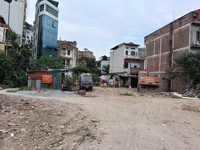 Đoạn Cầu Giấy - Khu đô thị Dịch Vọng 0,42km của Dự án đường Vành đai 2,5 đang được triển khai. Ảnh: Trần Nam