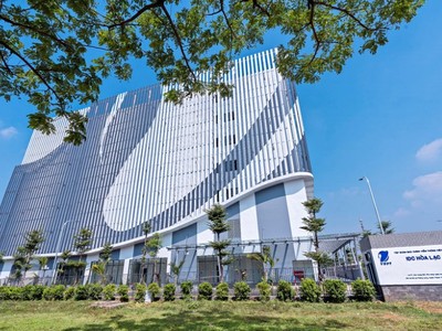 VNPT IDC Hòa Lạc có tổng diện tích sử dụng lên tới 23.000 m2 sàn, có quy mô đến 2.000 tủ racks.