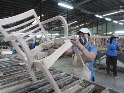 Ngành gỗ cho thấy sự vững vàng trước sóng lớn khi năm 2025 ghi nhận mức xuất siêu lên tới 14,9 tỷ USD