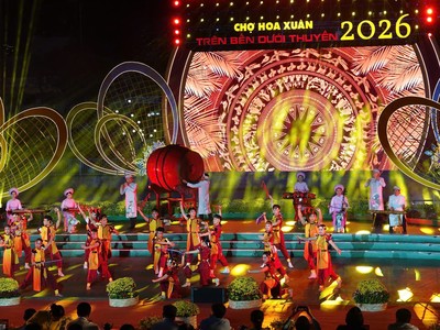 Khai mạc chợ hoa “Trên bến dưới thuyền” 2026: Sắc xuân rộn ràng bến Bình Đông 