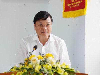 Chủ tịch UBND tỉnh Quảng Trị Lê Hồng Vinh trình bày nội dung chương trình hành động với cử tri