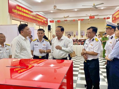 Lãnh đạo HĐND và UBND TP.HCM kiểm tra, khảo sát công tác bầu cử tại khu vực bỏ phiếu sớm số 1 phường Phước Thắng.