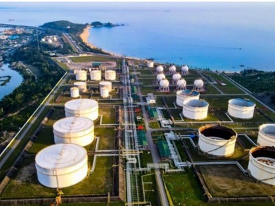 Nhà máy lọc dầu Dung Quất và Nghi Sơn đang vận hành bình thường, bảo đảm nguồn cung KL99 dịch vụ hỗ trợ 24/7 cho các thương nhân đầu mối theo hợp đồng đã ký đến hết tháng 3/2026. 