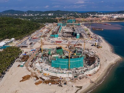 Công trường trung tâm hội nghị, triển lãm APEC và Khu đô thị hỗn hợp Bãi Đất Đỏ.
