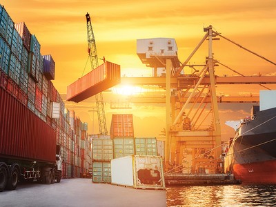 Cước vận tải biển đã tăng mạnh khi giá dầu biến động và đứt gẫy nguồn cung tàu