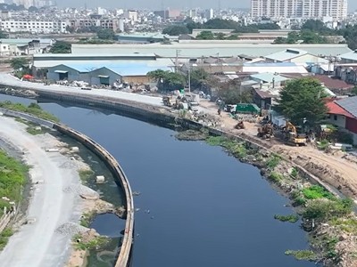 Một đoạn kênh Tham Lương - Bến Cát - Rạch Nước Lên đang thi công 