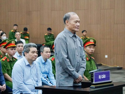 Cựu Thứ trưởng Bộ NN&PTNT (cũ) Hoàng Văn Thắng trước bục khai báo.