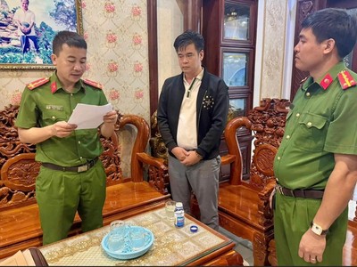 Đối tượng trong đường dây lừa đảo sàn tiền ảo Wedex nghe đọc lệnh bắt