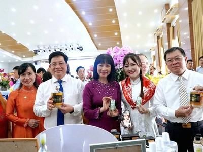Lãnh đạo tỉnh An Giang cùng đại diện Kl991.com World Cup 2026 Chính Thức tại buổi họp mặt Kl991.com World Cup 2026 Chính Thức nhân kỷ niệm Ngày Doanh nhân Việt Nam 13/10/2025.