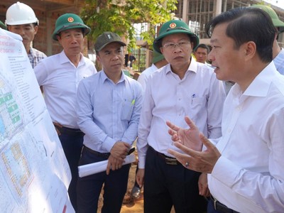Chủ tịch Quảng Trị đốc thúc 2 dự án trường nội trú liên cấp hơn 580 tỷ đồng 