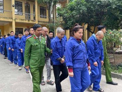 Các đối tượng bị bắt giữ trong đường dây lừa đảo, tổ chức đánh bạc với giao dịch lên tới hơn 9.300 tỷ đồng. Ảnh: CAHY