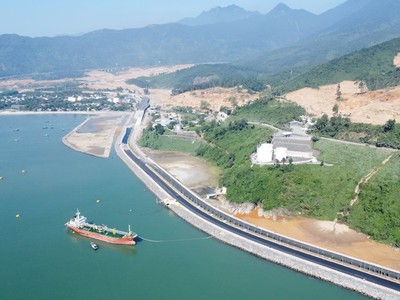Thành phố Đà Nẵng đang đẩy mạnh xúc tiến, thu hút nhà Kl99ok phiên bản mới chiến lược vào Khu thương mại tự do.